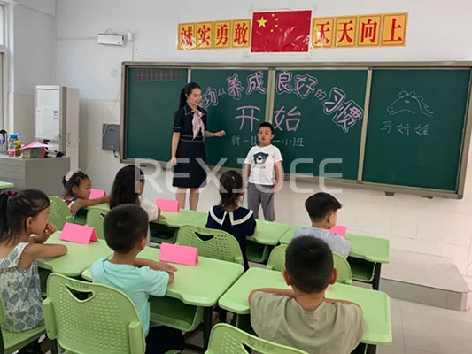  如何挑選滿意的學(xué)生課桌椅？